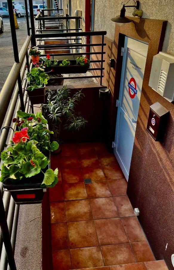 Underground Apartment Bratislava-Nivy Bagian luar foto