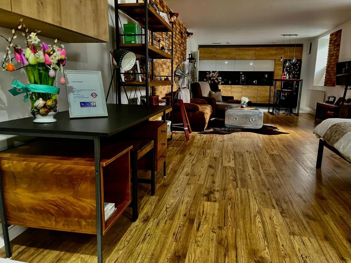 Underground Apartment Bratislava-Nivy Bagian luar foto