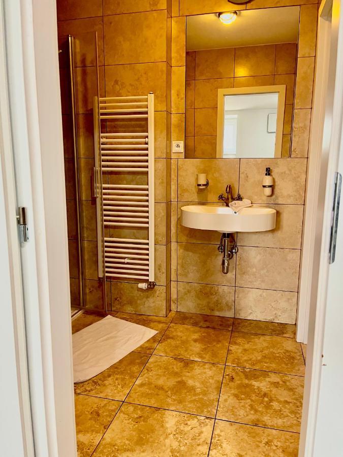 Underground Apartment Bratislava-Nivy Bagian luar foto